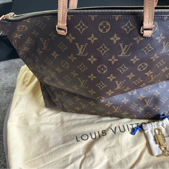 Louis Vuittton Iena MM - Picture 3 of 6